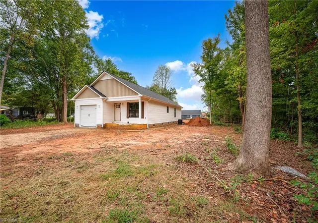 Photo 3 of Single family home for sale at 104 Roseman Ln, Statesville, NC 28625 | MLS# 1236322 | Listing updated on 2026-09-23