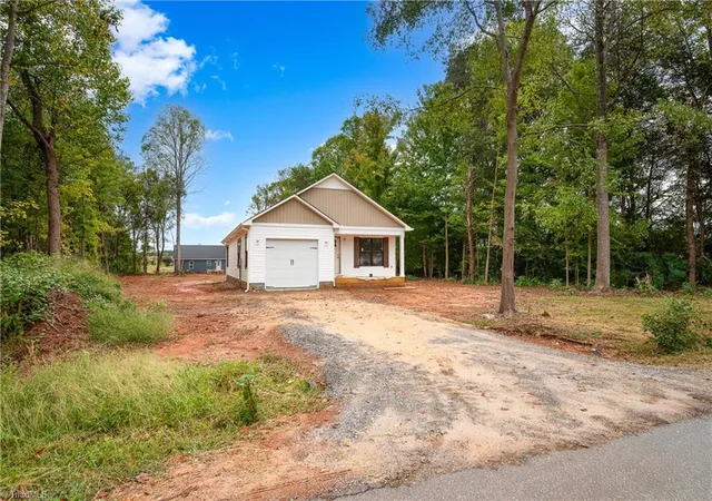 Photo 3 of Single family home for sale at 104 Roseman Ln, Statesville, NC 28625 | MLS# 1236322 | Listing updated on 2026-09-23