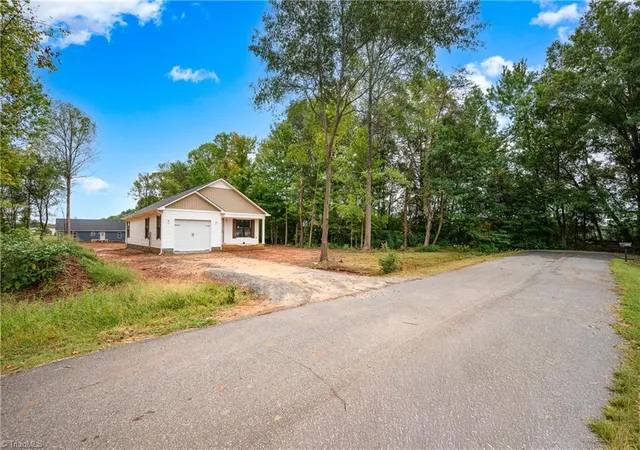 Photo 4 of Single family home for sale at 104 Roseman Ln, Statesville, NC 28625 | MLS# 1236322 | Listing updated on 2026-09-23