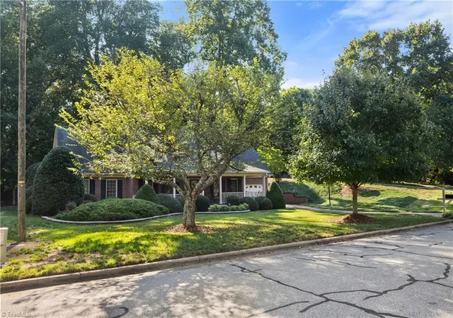 Photo 3 of Single family home for sale at 401 Wind Hvn Ln, Winston Salem, NC 27104 | MLS# 1234673 | Listing updated on 2026-09-17