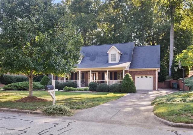 Photo 4 of Single family home for sale at 401 Wind Hvn Ln, Winston Salem, NC 27104 | MLS# 1234673 | Listing updated on 2026-09-17