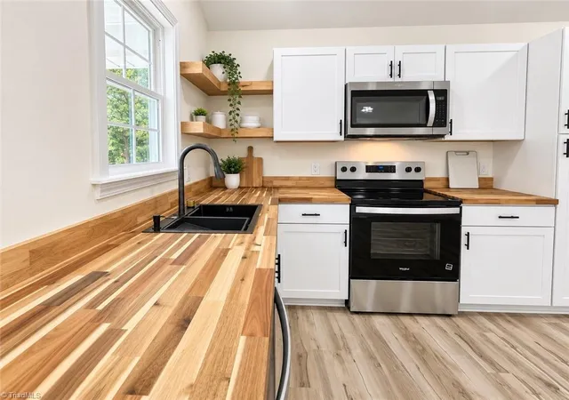 Photo 3 of Sale Pending at 321 New St, High Point, NC 27260 | MLS# 1236544 | Listing updated on 2026-09-26