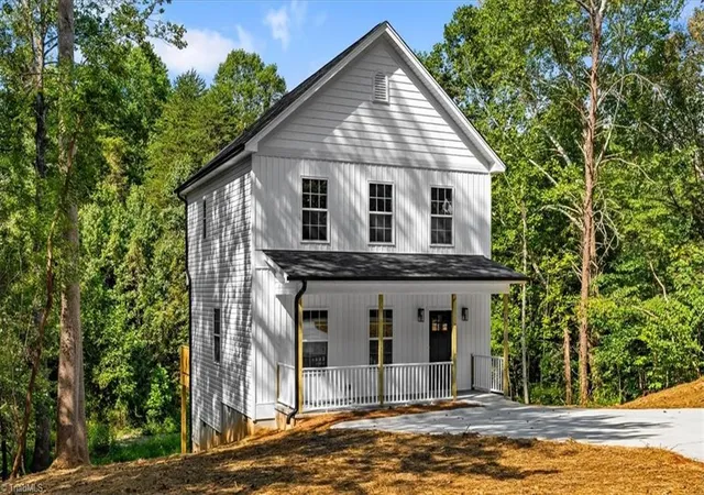 Photo 2 of Single family home for sale at 3625 Turret Ct, Winston Salem, NC 27101 | MLS# 1235239 | Listing updated on 2026-09-10