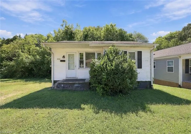 Photo 1 of Single family home for sale at 911 Taft St, Winston Salem, NC 27105 | MLS# 1237303 | Listing updated on 2026-10-26