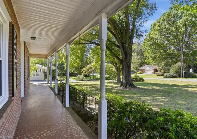 Photo 2 of Single family home for sale at 707 Fairidge Dr, Jamestown, NC 27282 | MLS# 1238824 | Listing updated on 2026-10-14