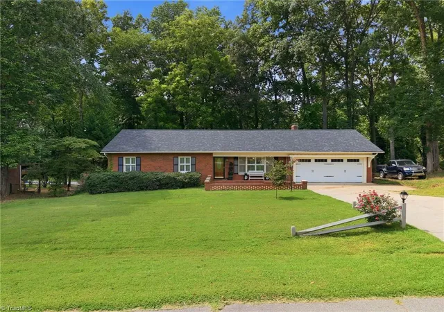 Photo 2 of Single family home for sale at 305 Heritage Cir, Statesville, NC 28625 | MLS# 1234164 | Listing updated on 2026-09-06
