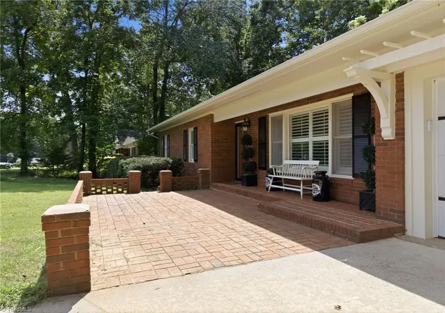Photo 3 of Single family home for sale at 305 Heritage Cir, Statesville, NC 28625 | MLS# 1234164 | Listing updated on 2026-09-06