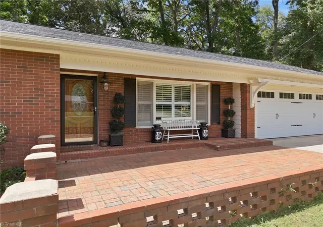 Photo 3 of Single family home for sale at 305 Heritage Cir, Statesville, NC 28625 | MLS# 1234164 | Listing updated on 2026-09-06