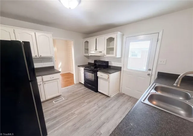 Photo 2 of Single family home for sale at 509 Greenbriar Rd, Greensboro, NC 27405 | MLS# 1236858 | Listing updated on 2026-10-28