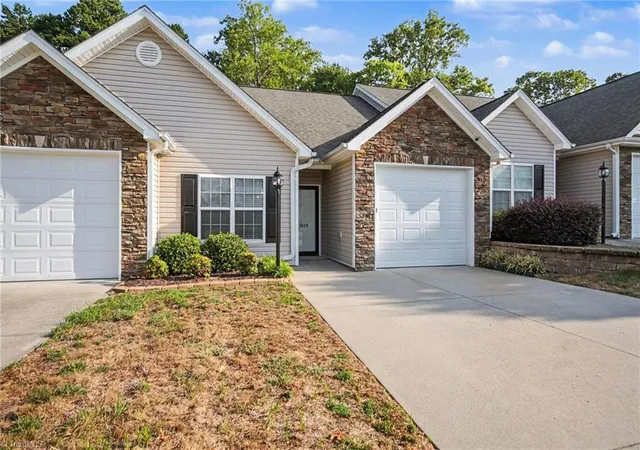 Photo 3 of Single family home for sale at 1689 Grand Springs Dr, Winston Salem, NC 27127 | MLS# 1236272 | Listing updated on 2026-10-08