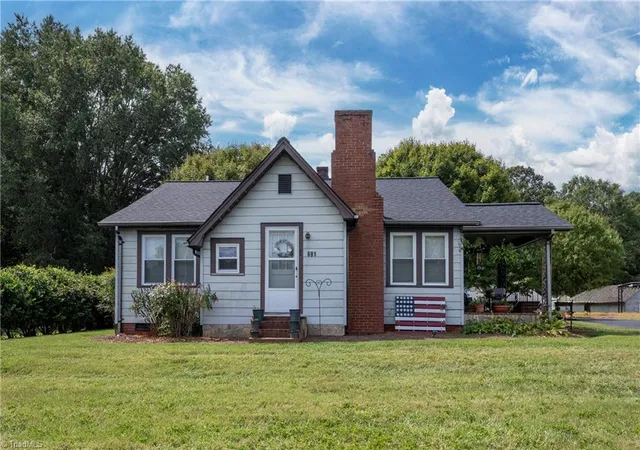 Photo 2 of Single family home for sale at 691 Salisbury St, Mocksville, NC 27028 | MLS# 1236125 | Listing updated on 2026-10-06