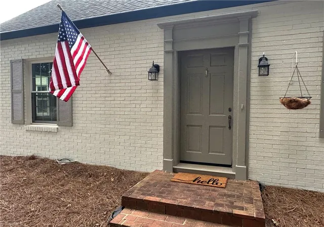 Photo 3 of Single family home for sale at 433 N Main St, Mocksville, NC 27028 | MLS# 1235227 | Listing updated on 2026-09-17