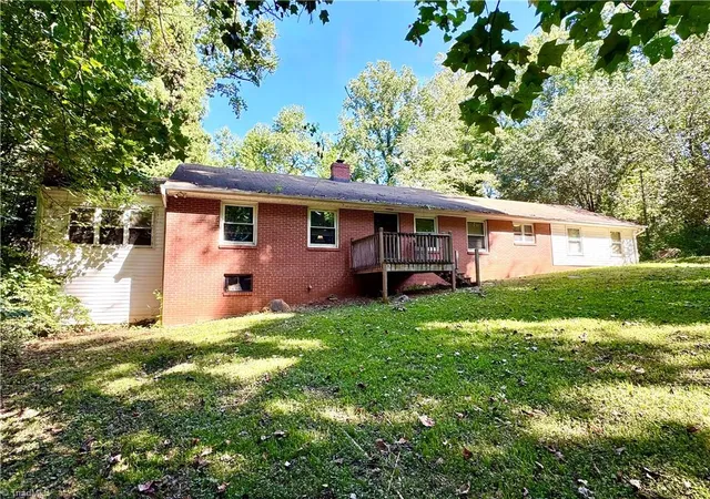 Photo 2 of Sale Pending at 2190 Indian Trl, Winston Salem, NC 27106 | MLS# 1236081 | Listing updated on 2026-09-26