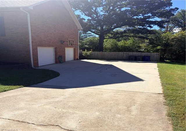 Photo 3 of Single family home for sale at 374 Lucinda Ln, Kernersville, NC 27284 | MLS# 1238909 | Listing updated on 2026-10-29