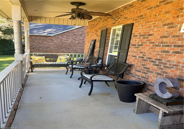 Photo 4 of Single family home for sale at 374 Lucinda Ln, Kernersville, NC 27284 | MLS# 1238909 | Listing updated on 2026-10-29
