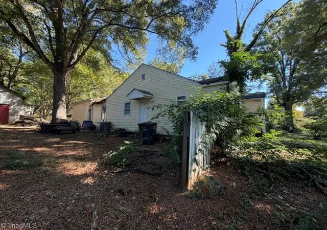 Photo 3 of Single family home for sale at 139 Wayside Dr, Winston Salem, NC 27107 | MLS# 1239327 | Listing updated on 2026-10-28
