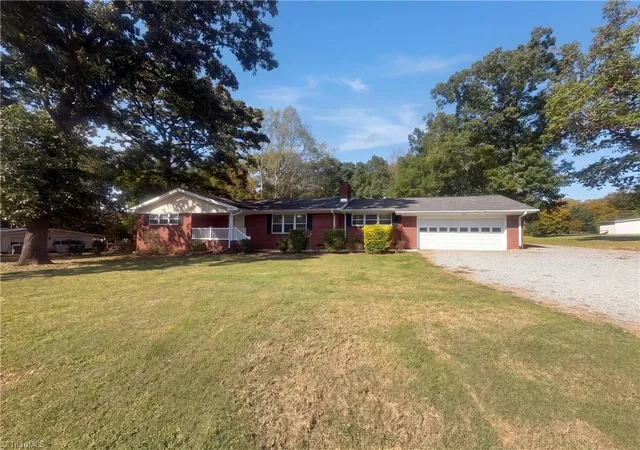 Photo 1 of Single family home for sale at 637 Williamsdale Rd, Graham, NC 27253 | MLS# 1239283 | Listing updated on 2026-10-17