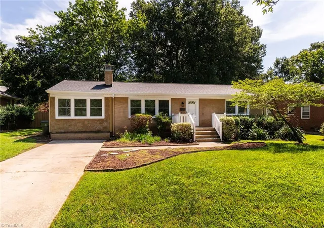 Photo 1 of Single family home for sale at 1527 Sherwood Dr, Burlington, NC 27215 | MLS# 1235478 | Listing updated on 2026-10-03
