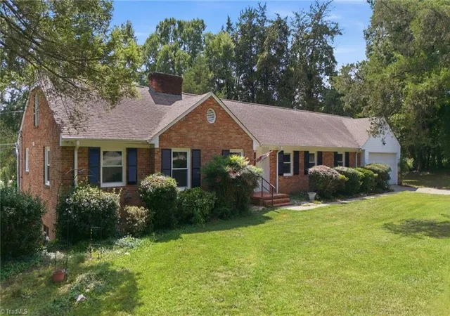 Photo 2 of Single family home for sale at 5923 Arcadia Dr, Greensboro, NC 27410 | MLS# 1234691 | Listing updated on 2026-09-13