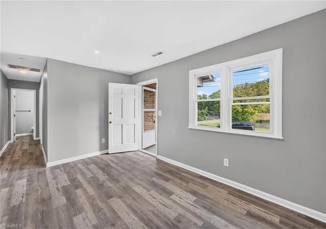 Photo 3 of Single family home for sale at 220 Mountview Dr, Mocksville, NC 27028 | MLS# 1236283 | Listing updated on 2026-10-03