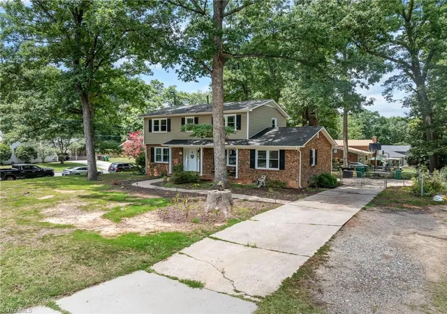 Photo 3 of Single family home for sale at 1001 Oakview Rd, High Point, NC 27265 | MLS# 1236674 | Listing updated on 2026-09-28