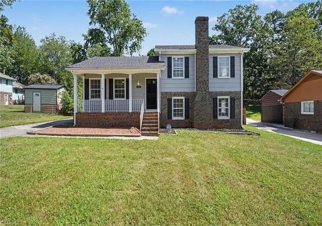 Photo 1 of Single family home for sale at 1115 Castlegate Dr, Winston Salem, NC 27103 | MLS# 1234989 | Listing updated on 2026-10-14