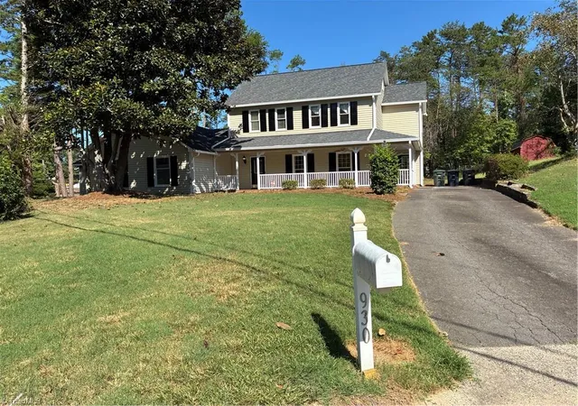 Photo 2 of Single family home for sale at 930 Foxhall Dr, Winston Salem, NC 27106 | MLS# 1235973 | Listing updated on 2026-10-02