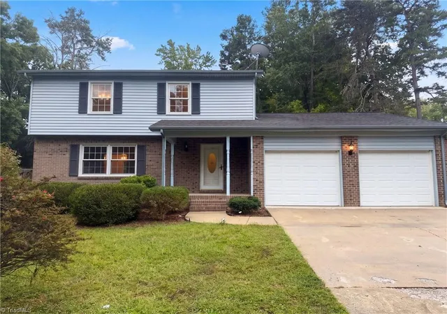 Photo 1 of Single family home for sale at 812 Pineburr Rd, Jamestown, NC 27282 | MLS# 1237168 | Listing updated on 2026-10-30