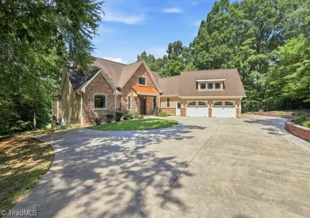 Photo 1 of Single family home for sale at 422 Still Meadows Ln, Lexington, NC 27292 | MLS# 1234711 | Listing updated on 2026-09-20