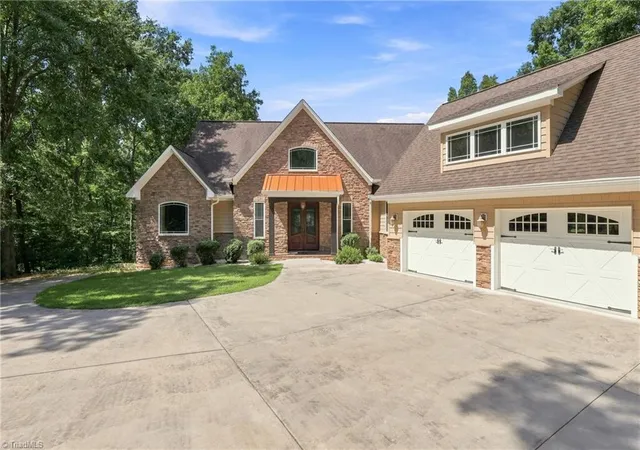 Photo 2 of Single family home for sale at 422 Still Meadows Ln, Lexington, NC 27292 | MLS# 1234711 | Listing updated on 2026-09-20