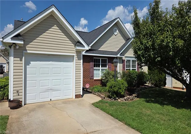 Photo 2 of Sale Pending at 4765 Summerlyn Pl Dr, Kernersville, NC 27284 | MLS# 1234565 | Listing updated on 2026-09-15