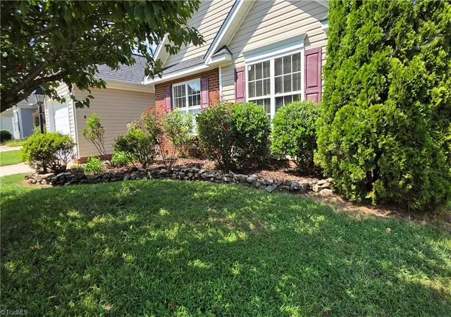 Photo 3 of Sale Pending at 4765 Summerlyn Pl Dr, Kernersville, NC 27284 | MLS# 1234565 | Listing updated on 2026-09-15