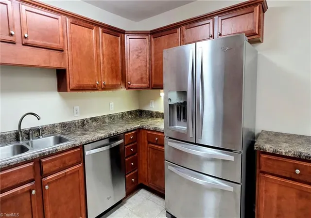Photo 4 of Sale Pending at 4765 Summerlyn Pl Dr, Kernersville, NC 27284 | MLS# 1234565 | Listing updated on 2026-09-15