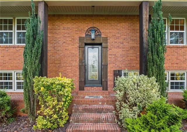 Photo 4 of Sale Pending at 1048 Pine Lake Dr, Winston Salem, NC 27105 | MLS# 1234650 | Listing updated on 2026-09-16