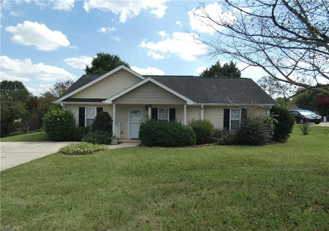 Photo 1 of Single family home for sale at 4221 Salem Landing Ct, Winston Salem, NC 27101 | MLS# 1235665 | Listing updated on 2026-09-25