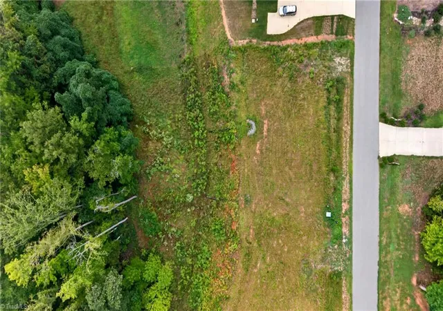 Photo 4 of Sale Pending at 3816 Deerwood Acres Dr, Summerfield, NC 27358 | MLS# 1236254 | Listing updated on 2026-09-28