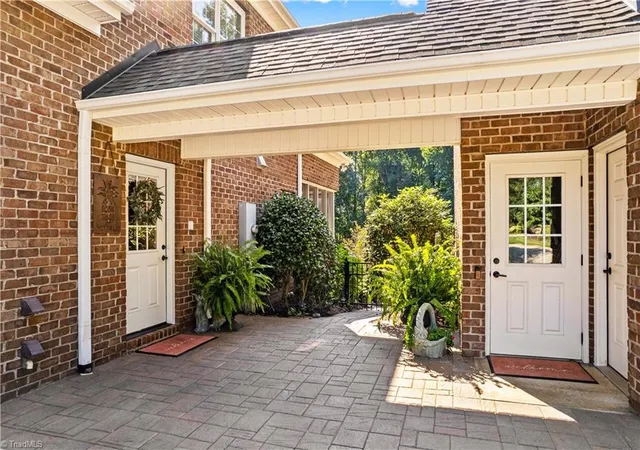 Photo 3 of Single family home for sale at 220 Cedar Lake Dr, Statesville, NC 28625 | MLS# 1239728 | Listing updated on 2026-10-22