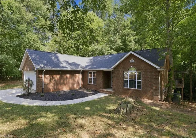 Photo 1 of Single family home for sale at 3122 Creekridge Dr, Asheboro, NC 27205 | MLS# 1236098 | Listing updated on 2026-09-24