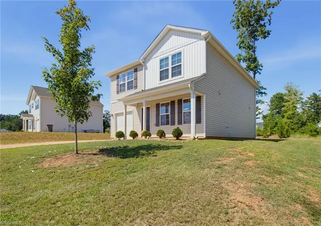 Photo 3 of Single family home for sale at 831 Fox Laurel Ct, Asheboro, NC 27203 | MLS# 1236568 | Listing updated on 2026-09-29