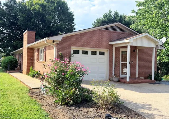 Photo 2 of Single family home for sale at 776 Country Clb Dr, State Road, NC 28676 | MLS# 1233685 | Listing updated on 2026-09-24