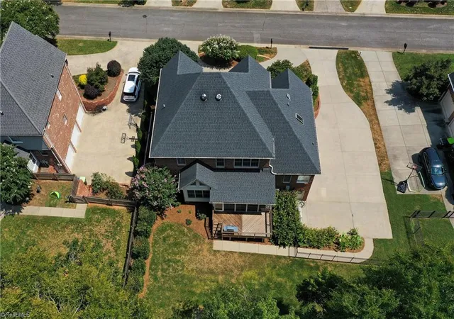 Photo 3 of Sale Pending at 145 Ashbourne Lake Ct, Clemmons, NC 27012 | MLS# 1234240 | Listing updated on 2026-09-17