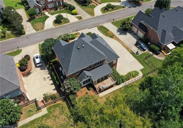 Photo 4 of Sale Pending at 145 Ashbourne Lake Ct, Clemmons, NC 27012 | MLS# 1234240 | Listing updated on 2026-09-17