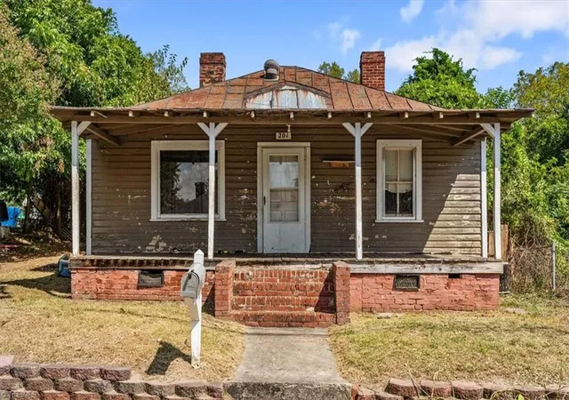 Photo 3 of Single family home for sale at 201 Lamberth St, Reidsville, NC 27320 | MLS# 1233764 | Listing updated on 2026-09-09