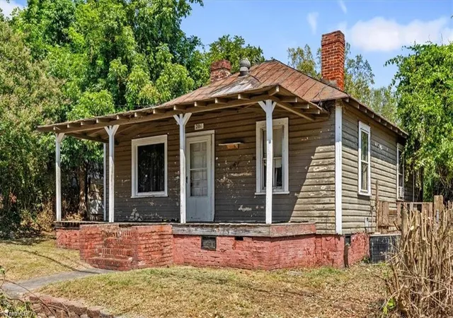 Photo 3 of Single family home for sale at 201 Lamberth St, Reidsville, NC 27320 | MLS# 1233764 | Listing updated on 2026-09-09