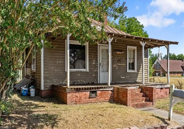 Photo 4 of Single family home for sale at 201 Lamberth St, Reidsville, NC 27320 | MLS# 1233764 | Listing updated on 2026-09-09
