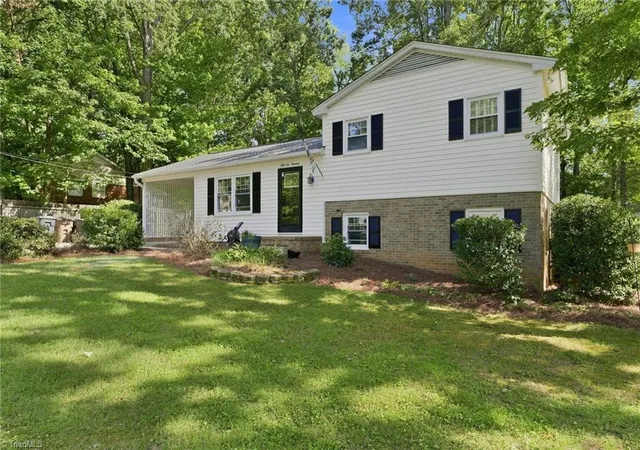 Photo 2 of Single family home for sale at 5619 Virgilwood Dr, Greensboro, NC 27409 | MLS# 1234521 | Listing updated on 2026-09-13