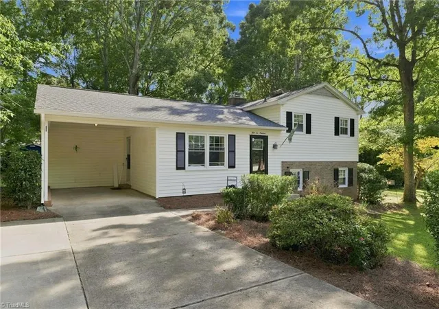Photo 3 of Single family home for sale at 5619 Virgilwood Dr, Greensboro, NC 27409 | MLS# 1234521 | Listing updated on 2026-09-13
