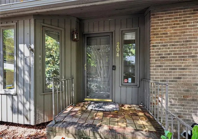 Photo 3 of Single family home for sale at 204 Ridgelea Ct, Winston Salem, NC 27104 | MLS# 1235403 | Listing updated on 2026-10-07