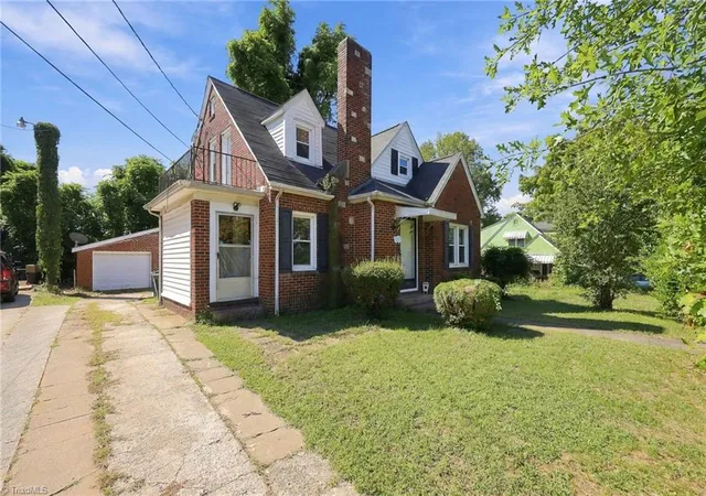 Photo 2 of Sale Pending at 422 W 25th Street, Winston Salem, NC 27105 | MLS# 1237990 | Listing updated on 2026-10-17