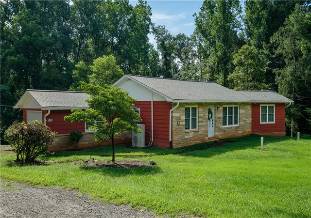 Photo 1 of Single family home for sale at 629 Oakland Dr, Elkin, NC 28621 | MLS# 1235531 | Listing updated on 2026-09-17